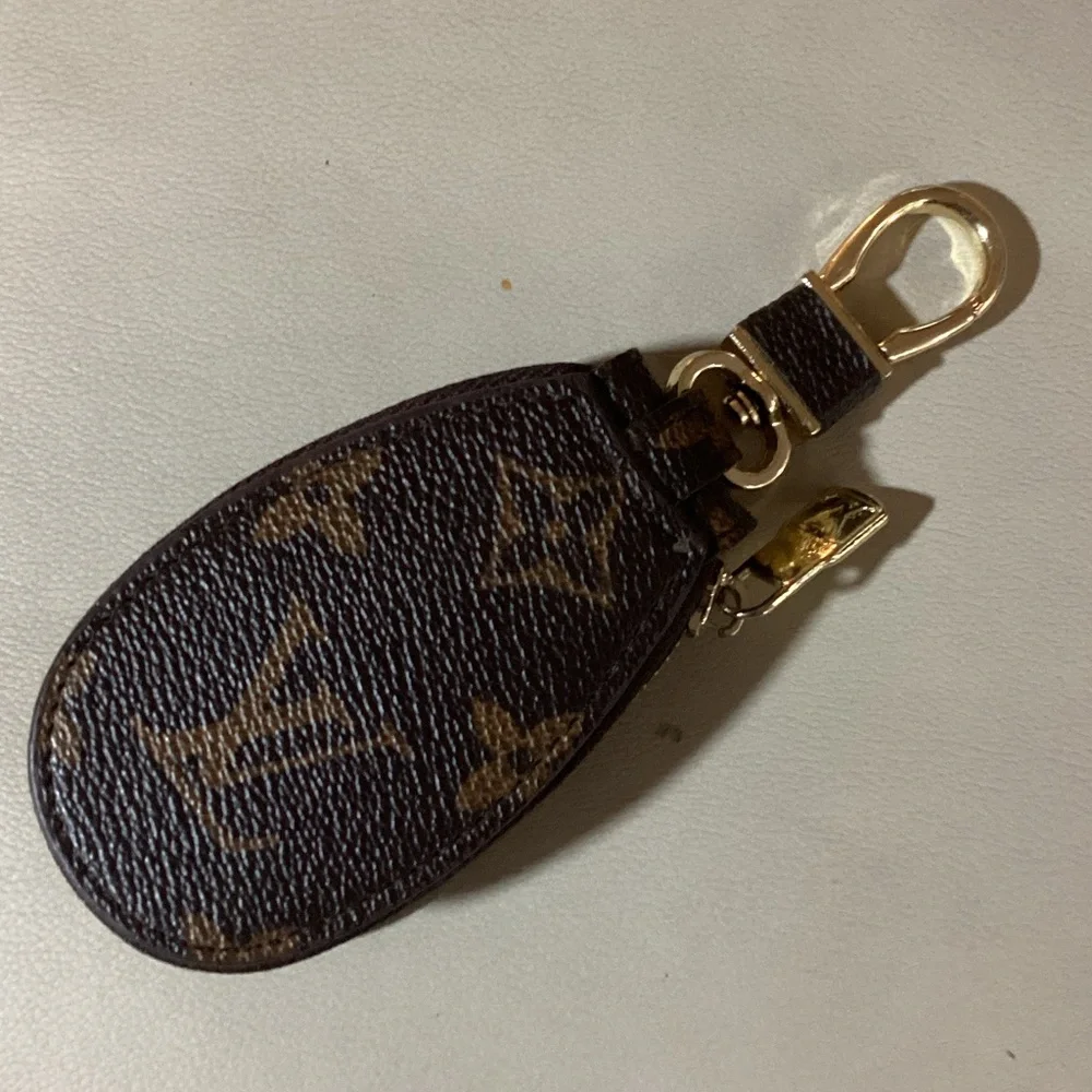 Brown and Black Wallet and Keychain Set - Picture 5 of 5